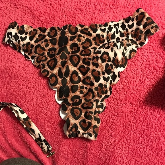 Brand new bikini - Picture 2 of 3